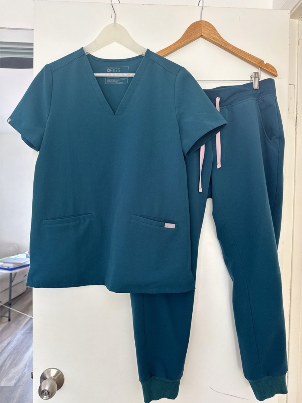 Figs Scrub Caribbean Blue Set Casma Top S Zamora Joggers MP - Picture 4 of 4